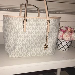 Michael Kors Signature Jet Set Travel Tote Vanilla